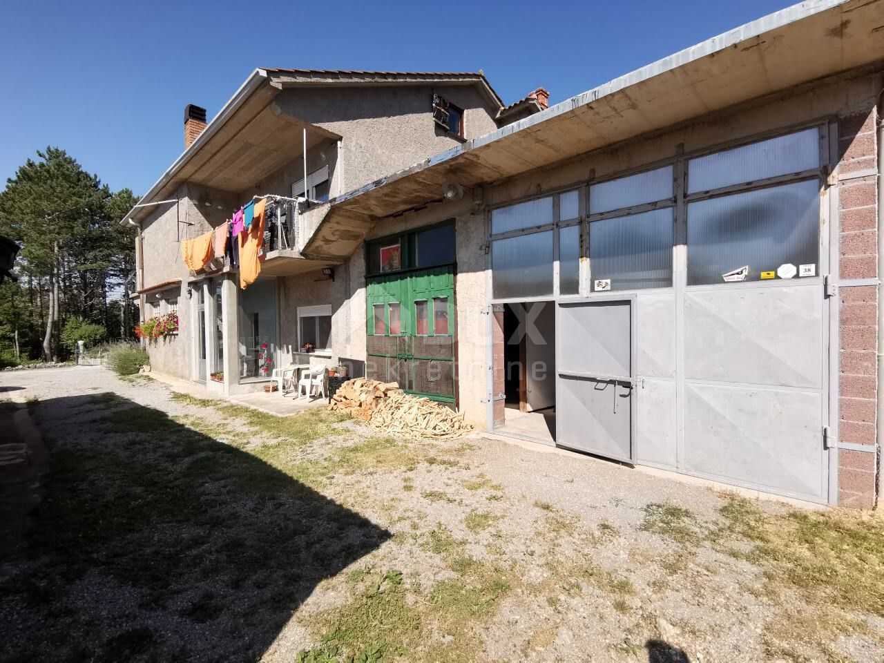 casa en Klana, Primorsko-goranska županija 10873345