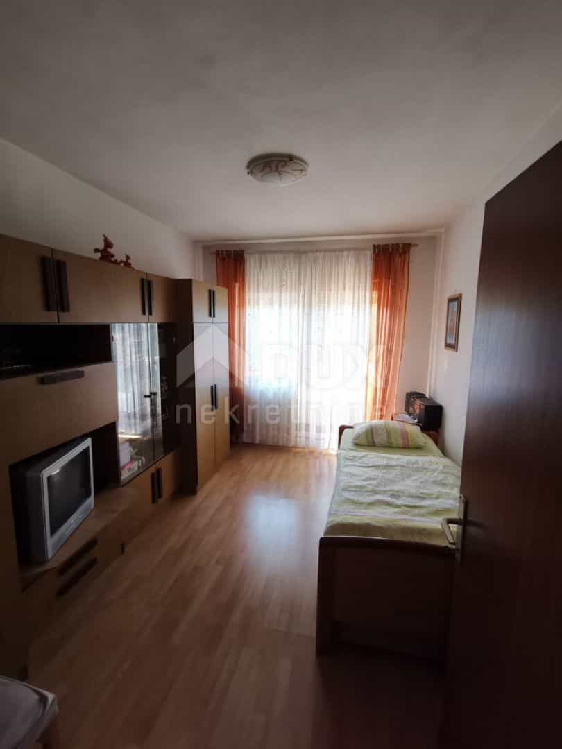 casa en Klana, Primorsko-goranska županija 10873345