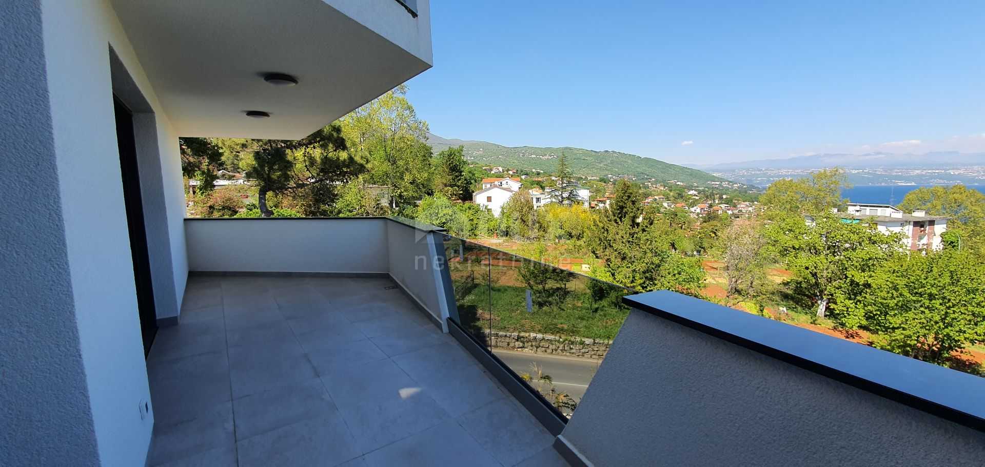 Condominium in Lovran, Primorje-Gorski Kotar County 10873649