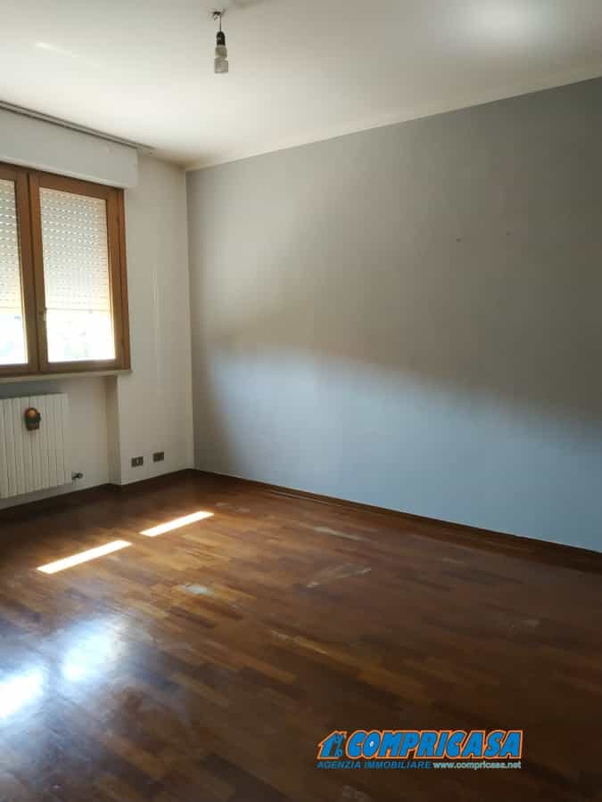 公寓 在 蒙塔尼亞納, 威尼托 10875684