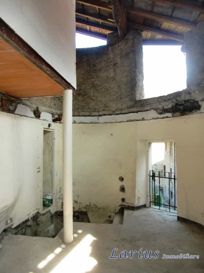rumah dalam , Lombardy 10876041