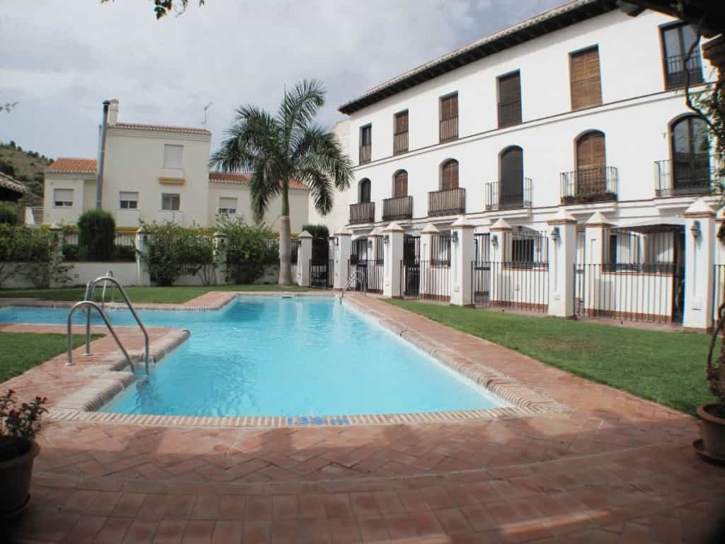 Condominium in Velez de Benaudalla, Andalusia 10876912