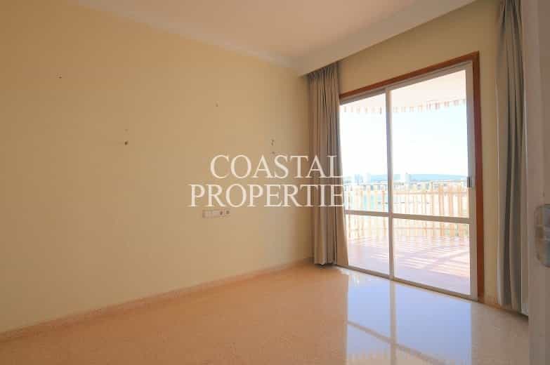 Condominium in Calvia, Balearic Islands 10878050