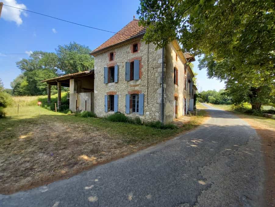 मकान में Dausse, Nouvelle-Aquitaine 10881975