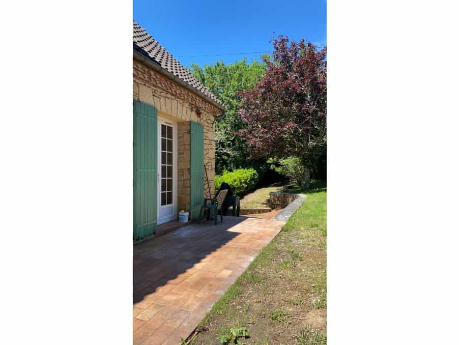 House in Vezac, Nouvelle-Aquitaine 10882212