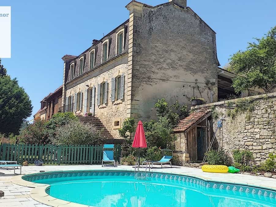 House in Vezac, Nouvelle-Aquitaine 10882519