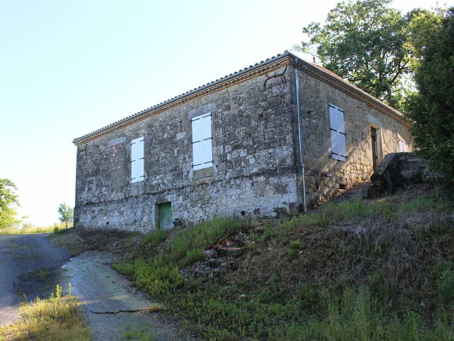 House in Serignac-Peboudou, Nouvelle-Aquitaine 10882540