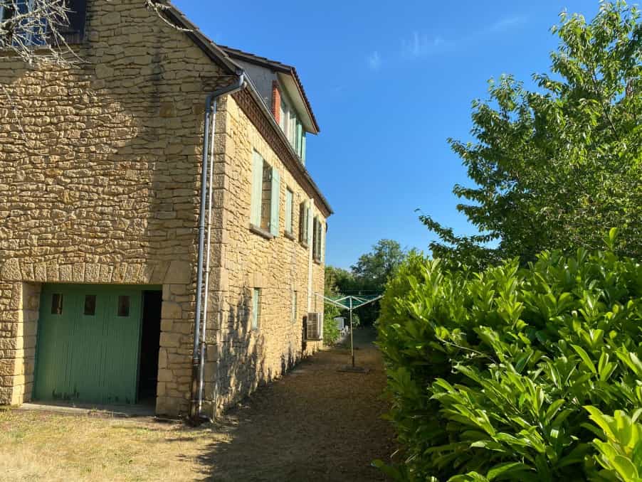 House in Vezac, Nouvelle-Aquitaine 10883742