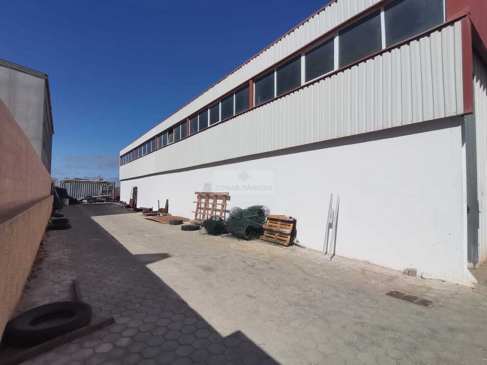 Industrial in Lagos, Faro District 10885071