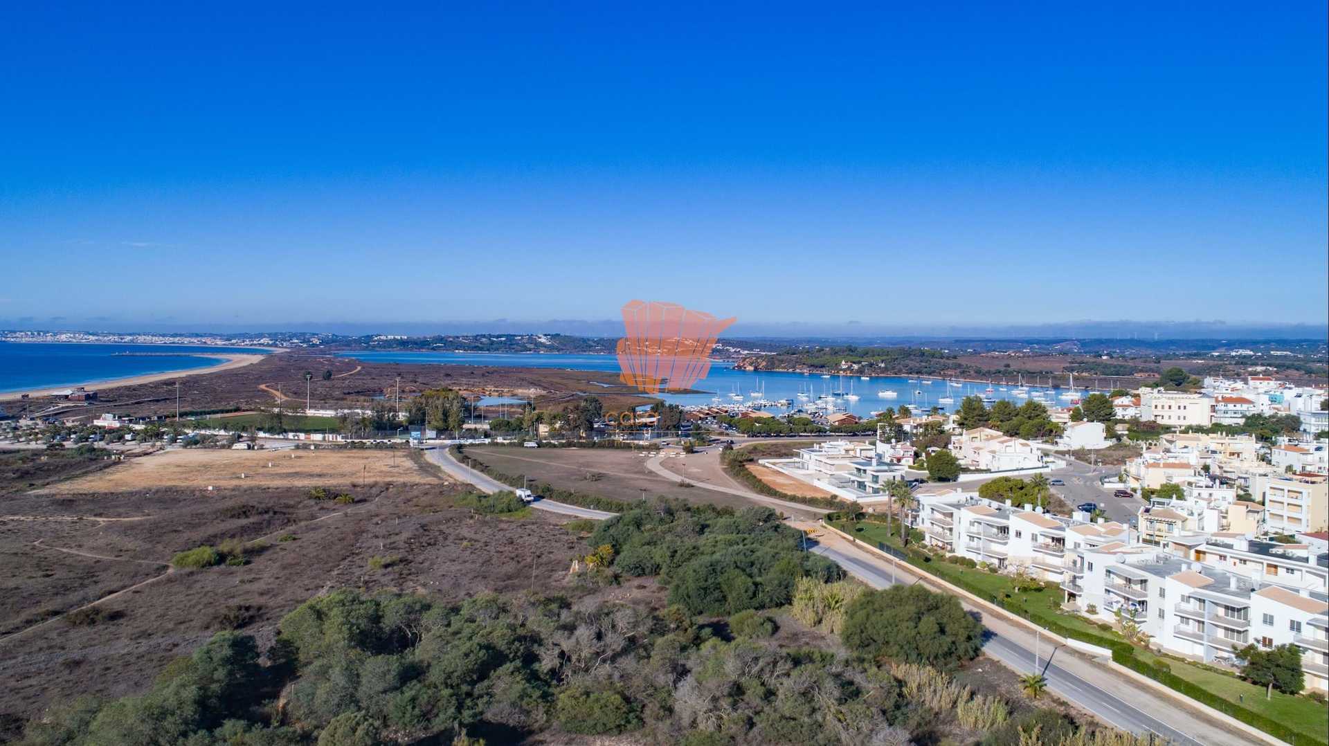 Land in , Faro District 10885495