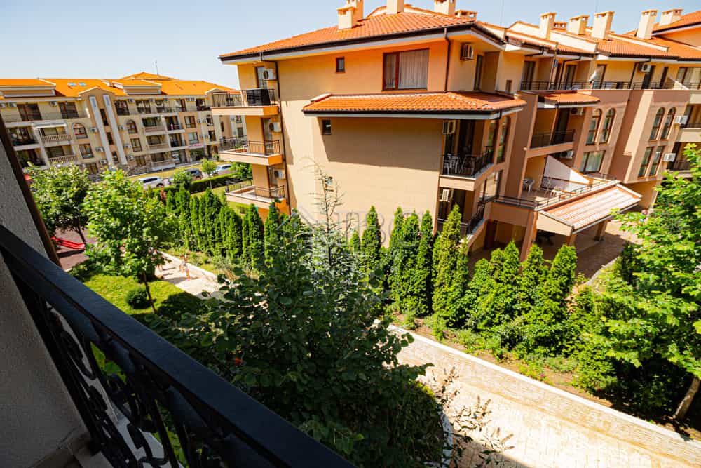 Condominium in Sveti Vlas, Burgas 10887483