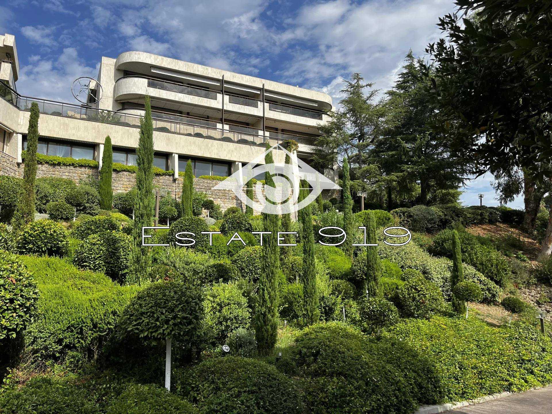 Condominium in Le Suquet, Provence-Alpes-Côte d'Azur 10889335