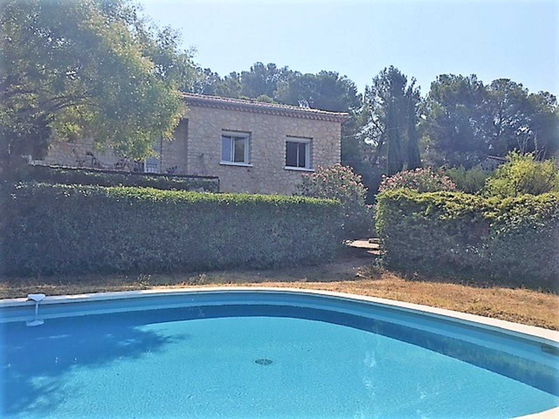 Residential in Pernes-les-Fontaines, Vaucluse 10889356