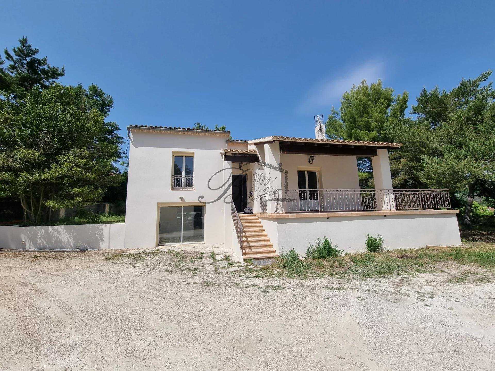 House in La Tour-d'Aigues, Provence-Alpes-Cote d'Azur 10889372