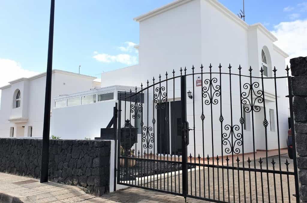 House in Tias, Canary Islands 10889561