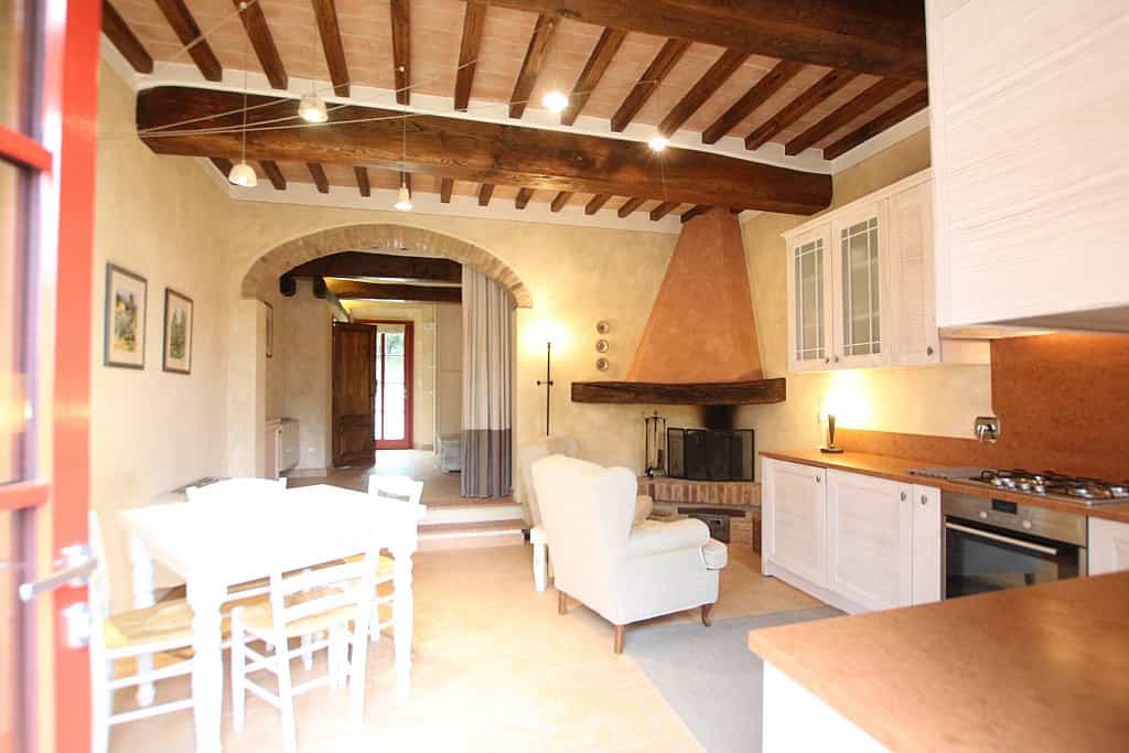 Condominium in San Gimignano, Tuscany 10889577