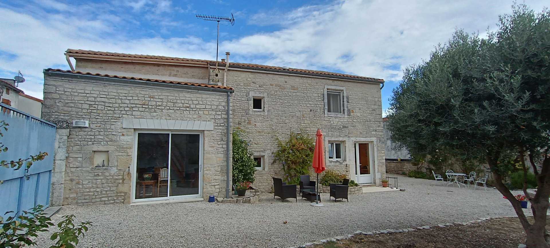 Rumah di Aigre, Nouvelle-Aquitaine 10889580