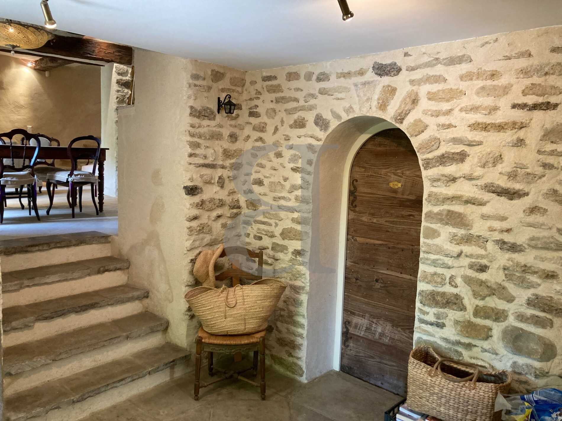 بيت في Vaison-la-Romaine, Provence-Alpes-Côte d'Azur 10890234