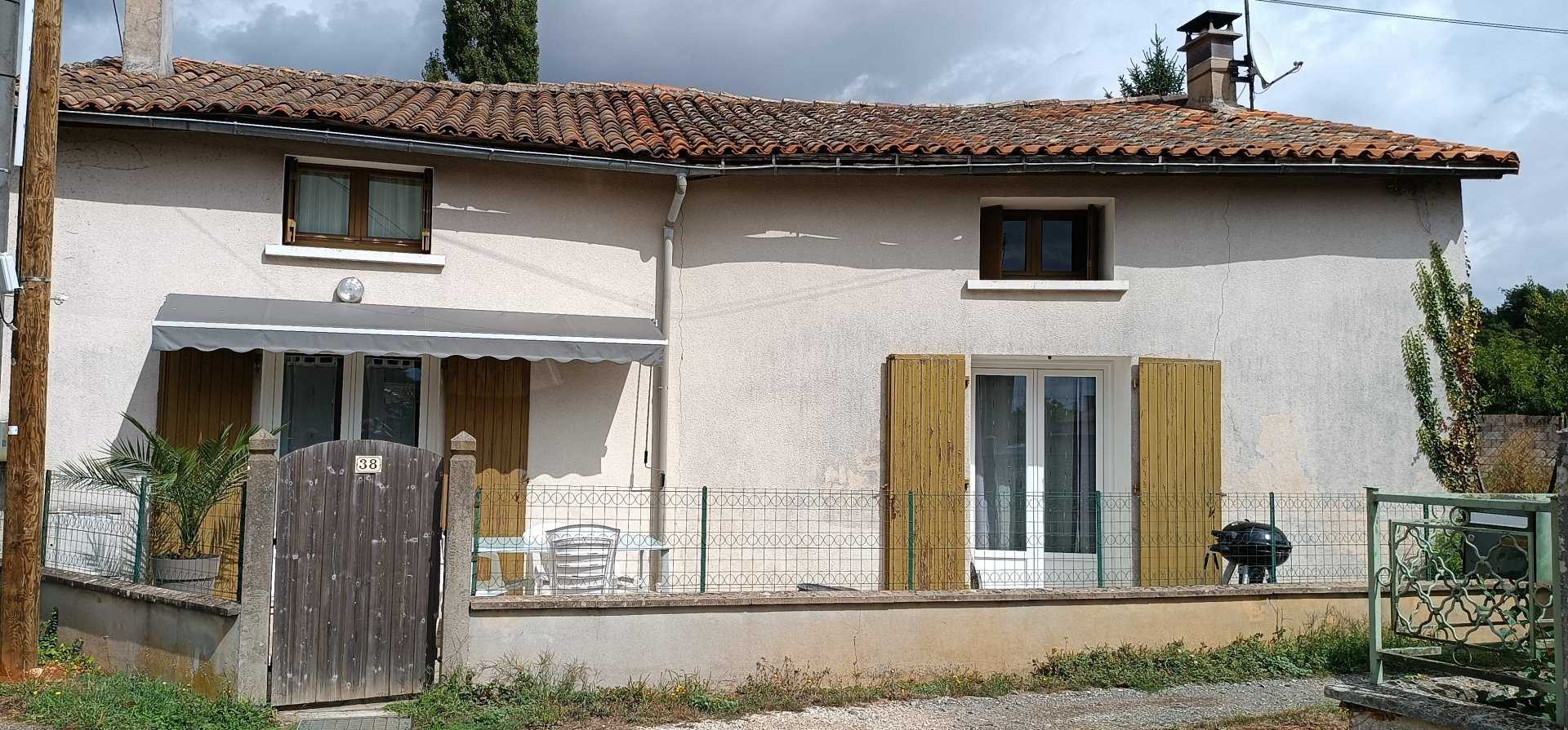 rumah dalam Saint-Martin-du-Clocher, Nouvelle-Aquitaine 10890276