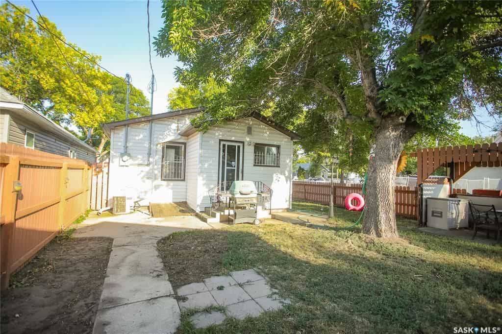 House in Saskatoon, Saskatchewan 10890281