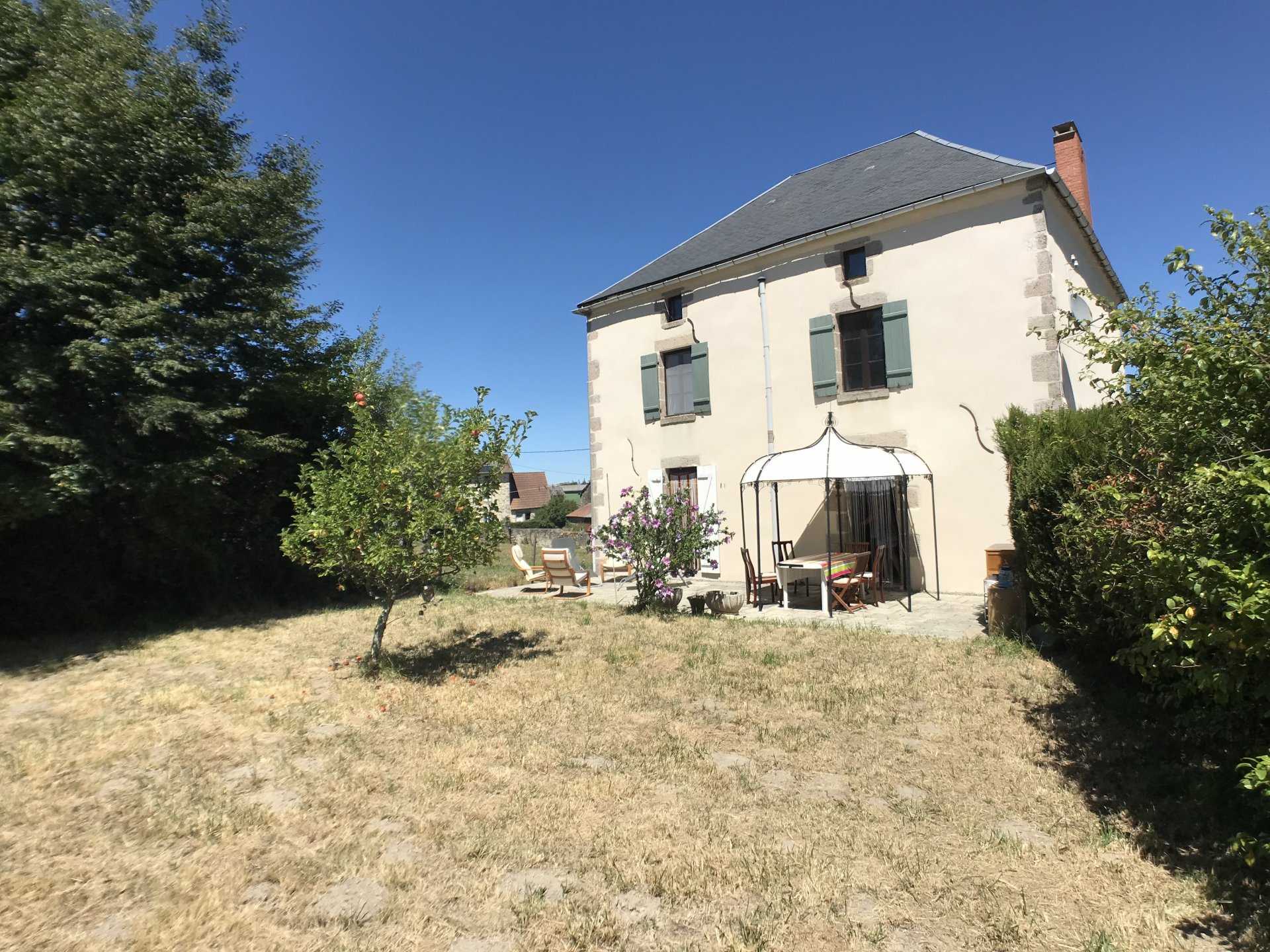 House in Saint-Léger-Magnazeix, Nouvelle-Aquitaine 10890298