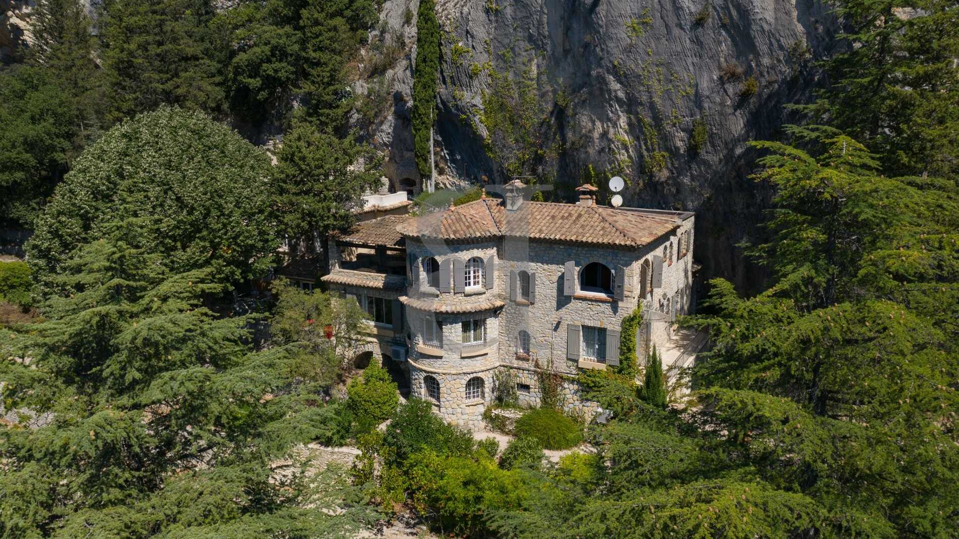 Hus i Vaison-la-Romaine, Provence-Alpes-Cote d'Azur 10890343
