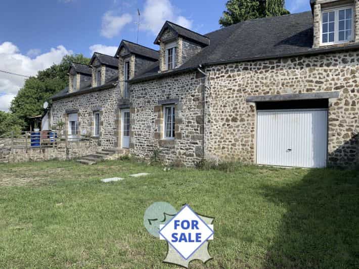 House in Champeon, Pays de la Loire 10890401