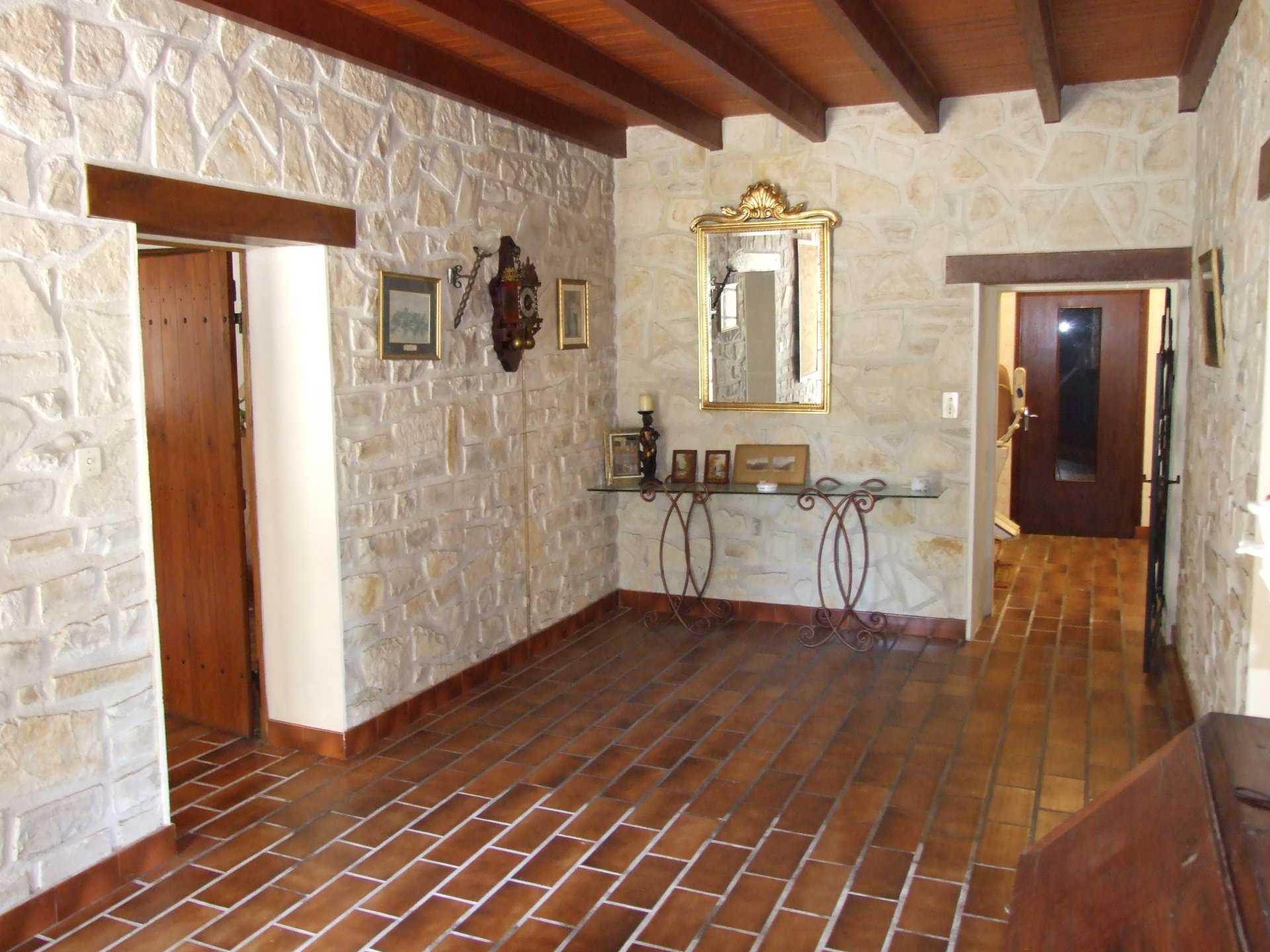 House in Bessac, Nouvelle-Aquitaine 10890451