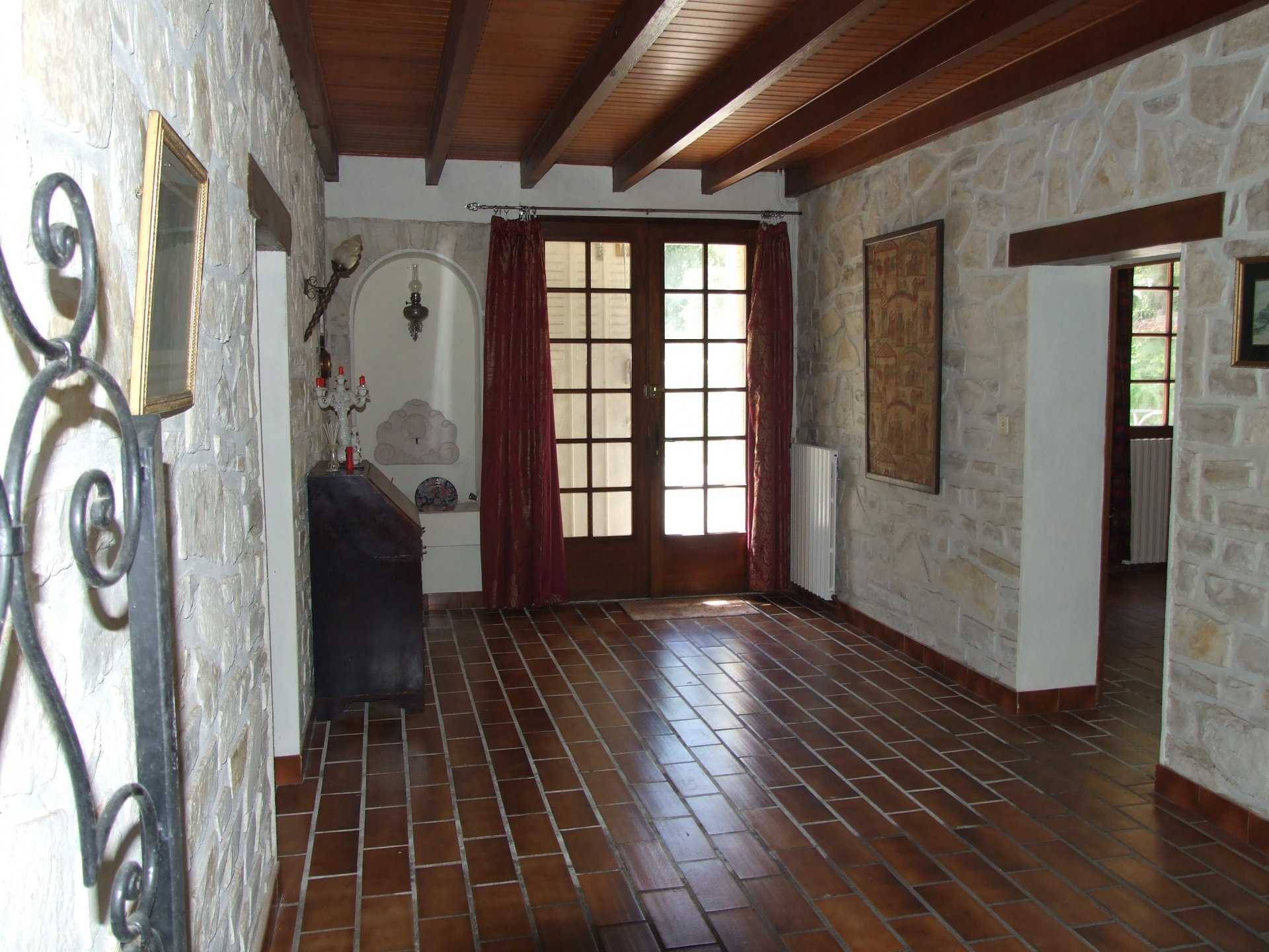 Dom w Bessac, Nouvelle-Aquitaine 10890451