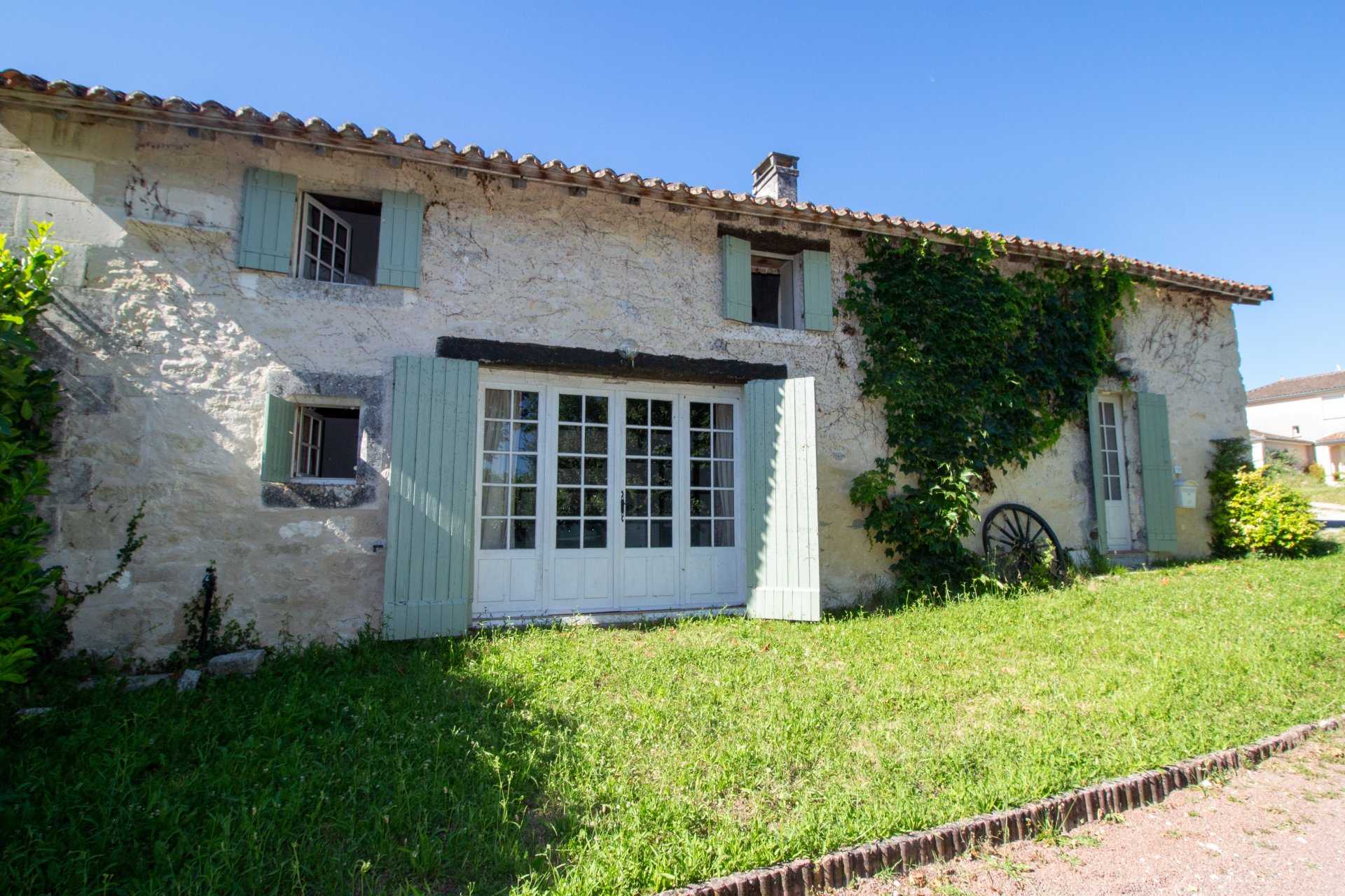 Hus i Verteillac, Nouvelle-Aquitaine 10890453