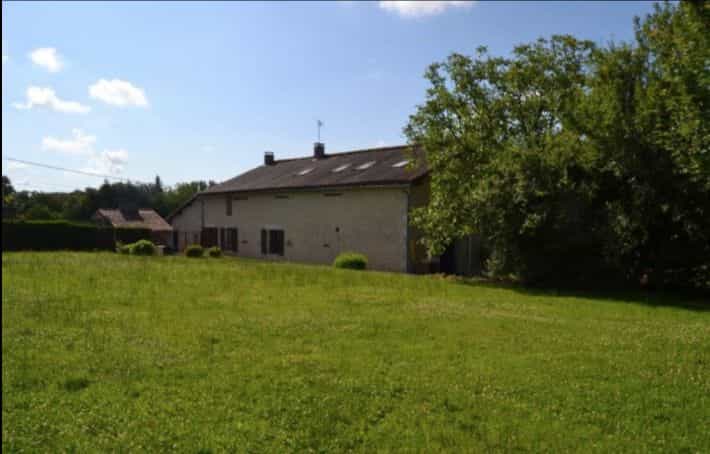 Hus i Nanteuil-en-Vallée, Nouvelle-Aquitaine 10890572