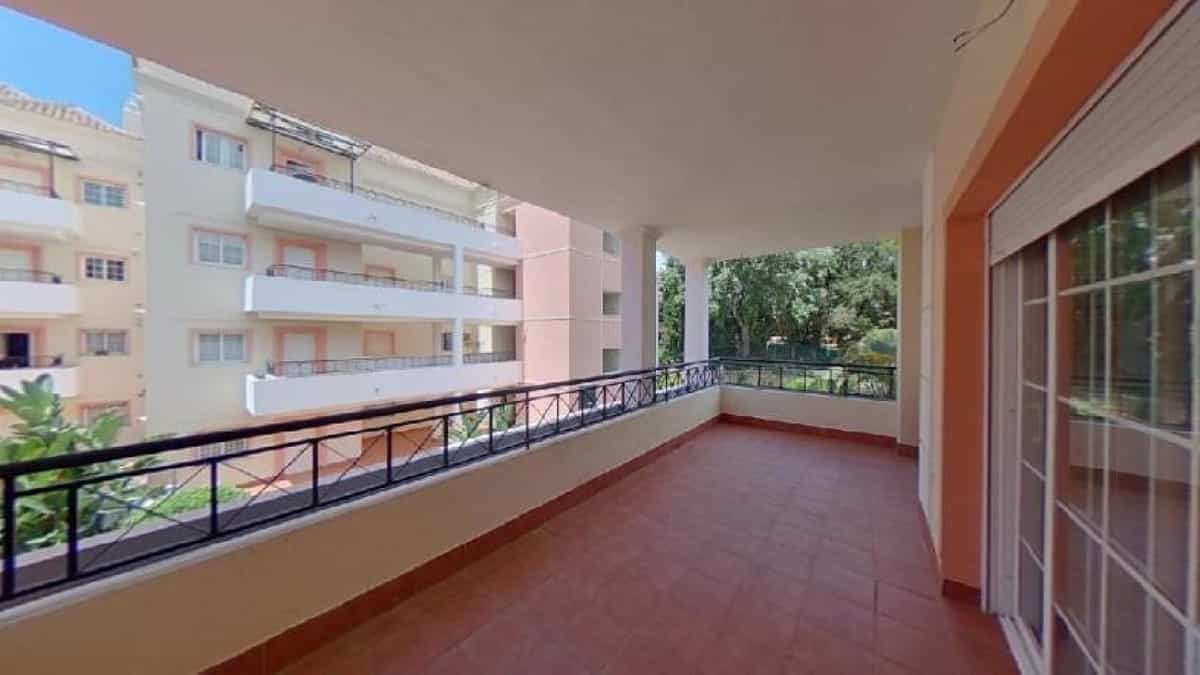 Condominium in Marbella, Andalusia 10891772