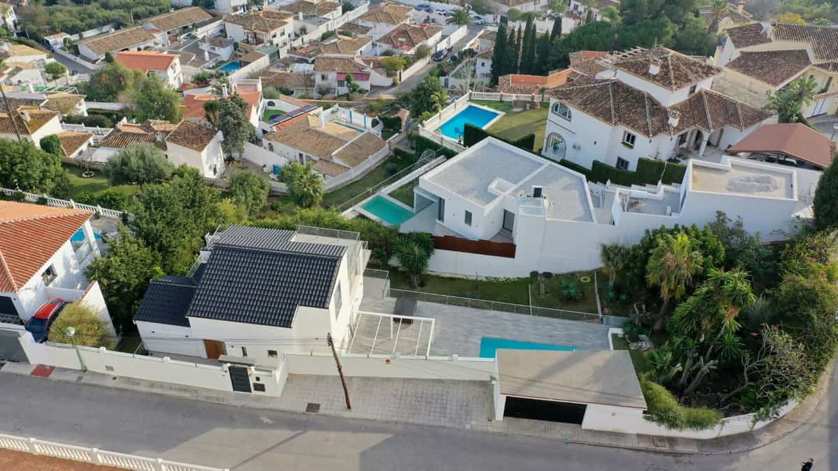 Casa nel Benalmádena, Andalusia 10891773