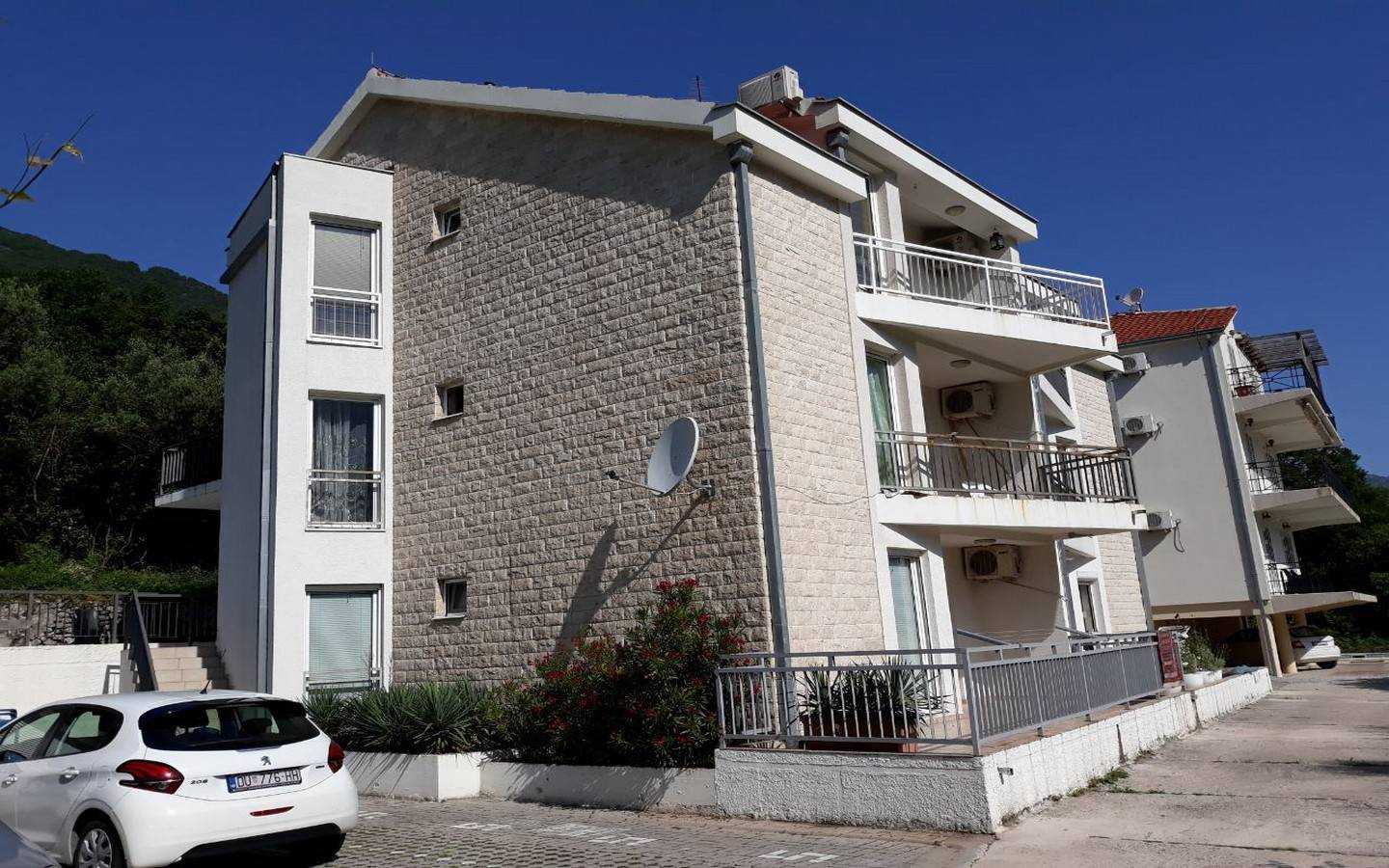 Condominium in Nikolici, Tivat 10891858
