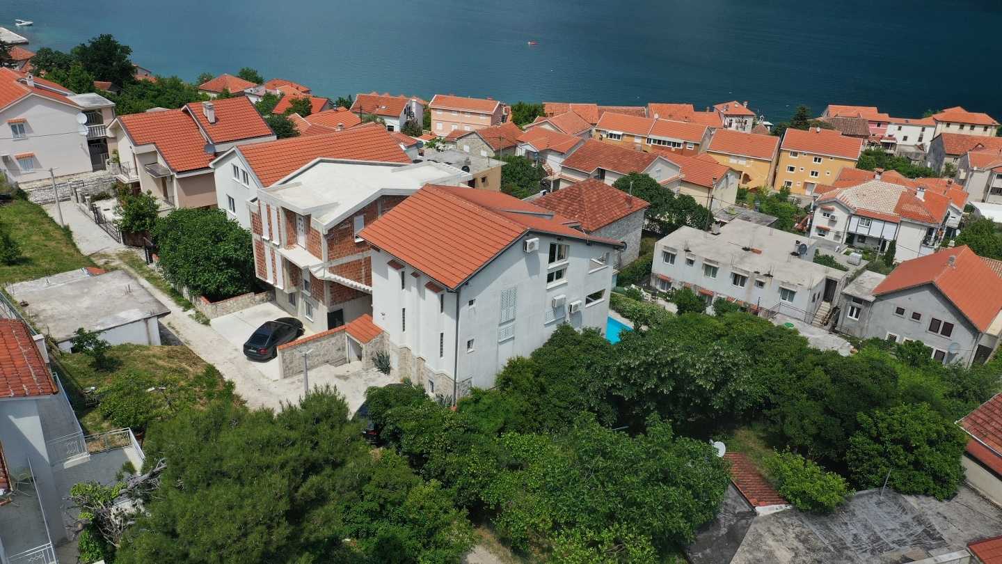 Hus i gornja lastva, Kotor Municipality 10892053