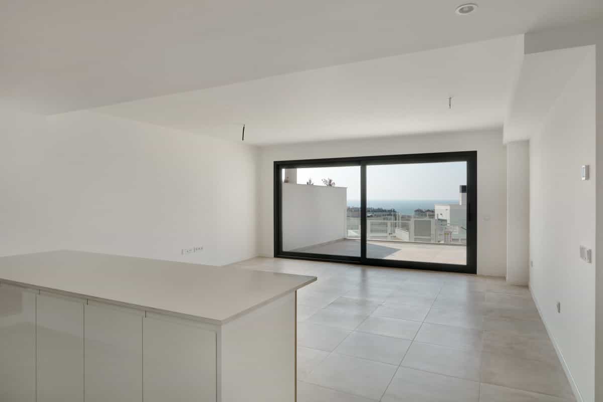 Condominium in Estepona, Andalusia 10892324