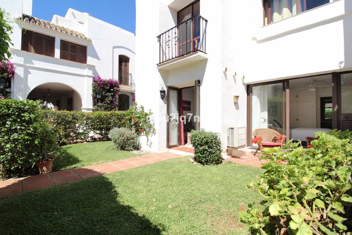 Condominium in El Angel, Andalusia 10892543