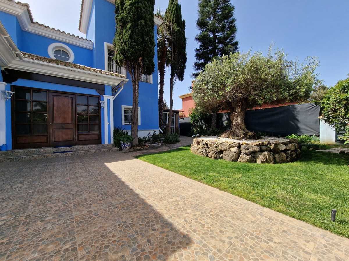 House in San Pedro de Alcantara, Andalusia 10892710