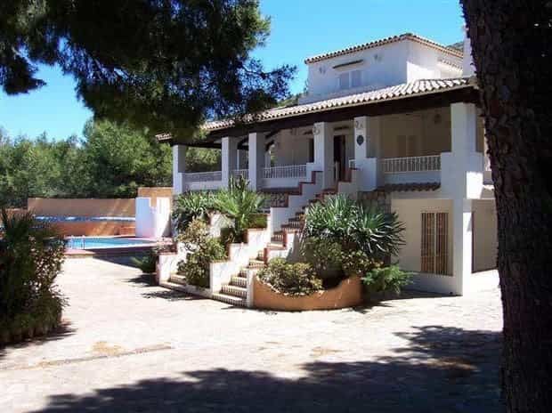 House in Chinchilla de Monte Aragon, Castille-La Mancha 10893051