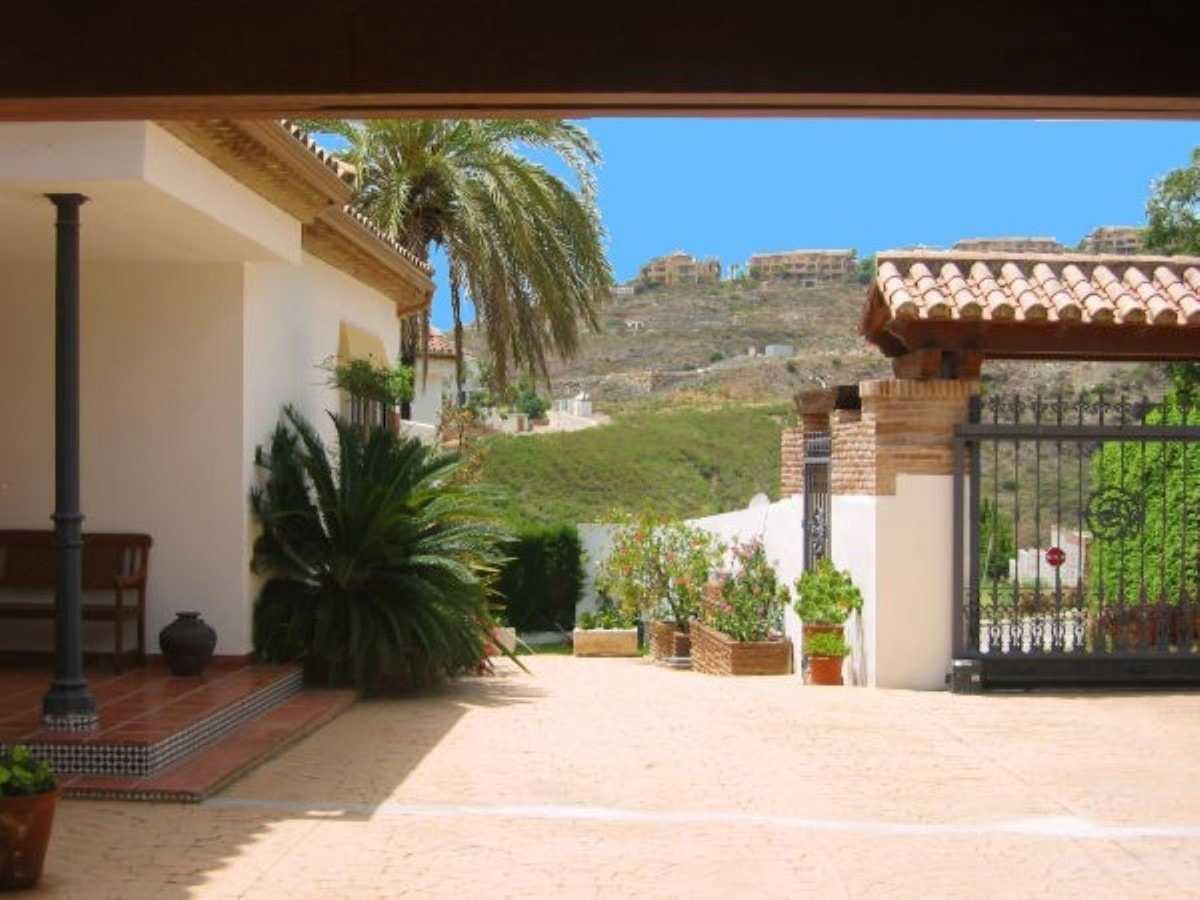 House in Benahavís, Andalucía 10893124