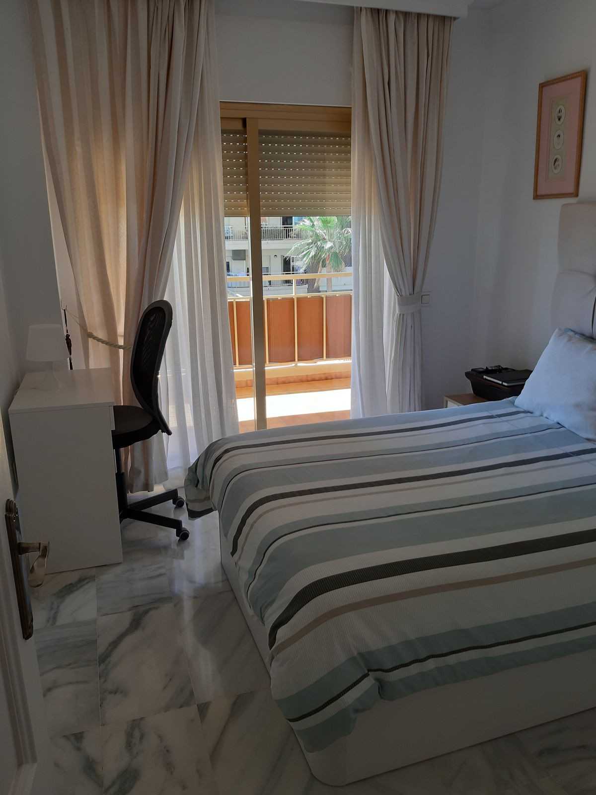 Квартира в Fuengirola, Andalucía 10895047