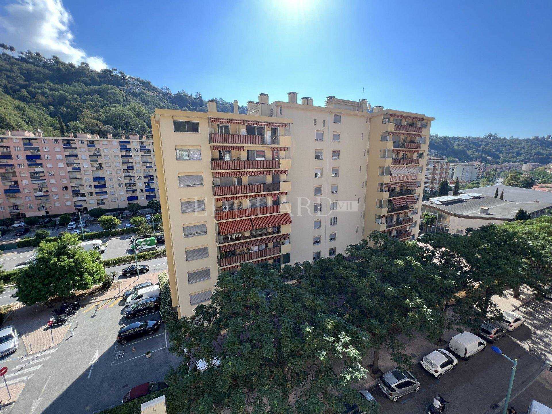 Condominium in Menton, Provence-Alpes-Cote d'Azur 10898802