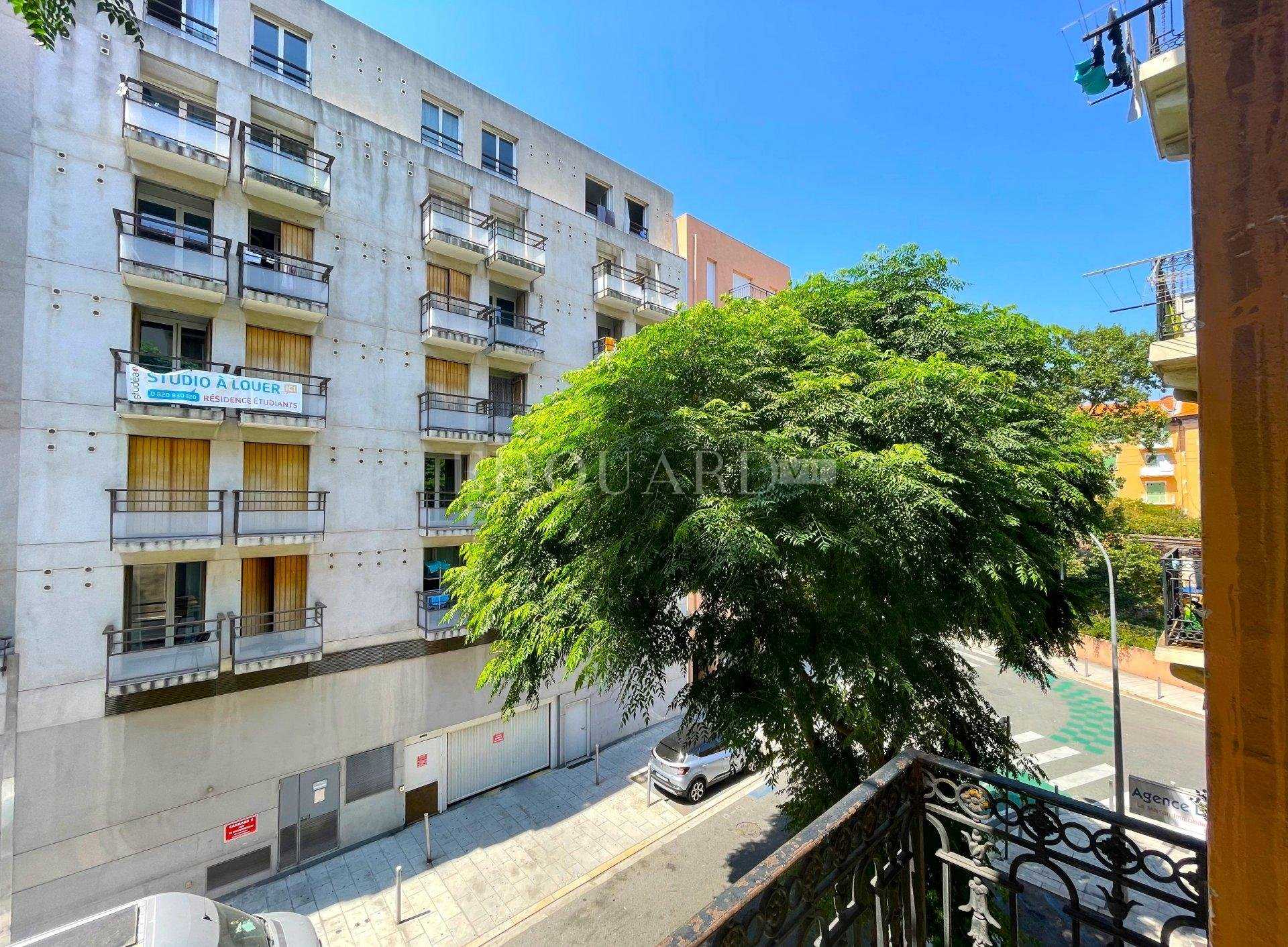 Condominium in La Penne, Provence-Alpes-Cote d'Azur 10898846