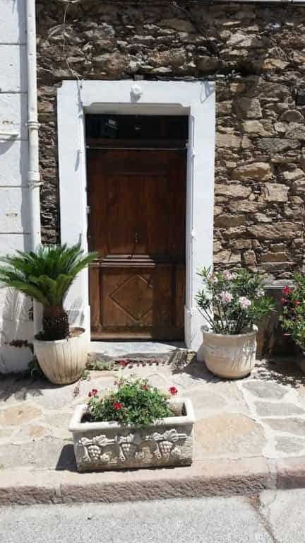 House in La Garde-Freinet, Provence-Alpes-Cote d'Azur 10898884