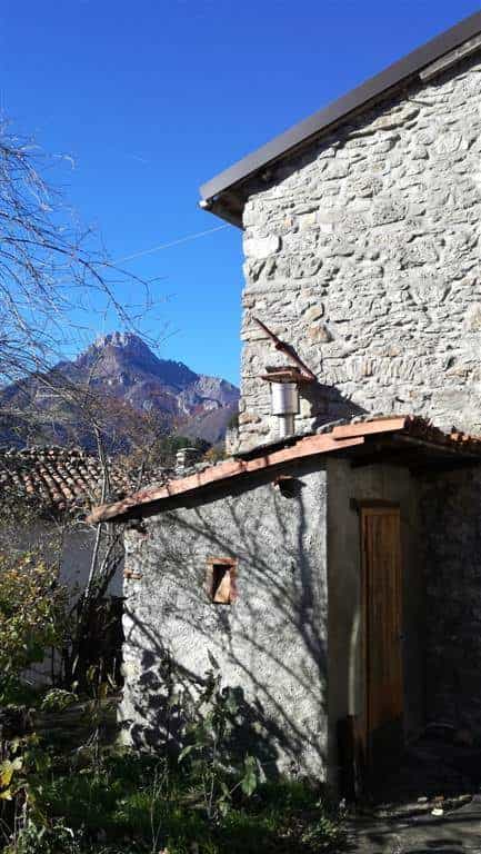House in Fabbriche di Vergemoli, Toscana 10899124