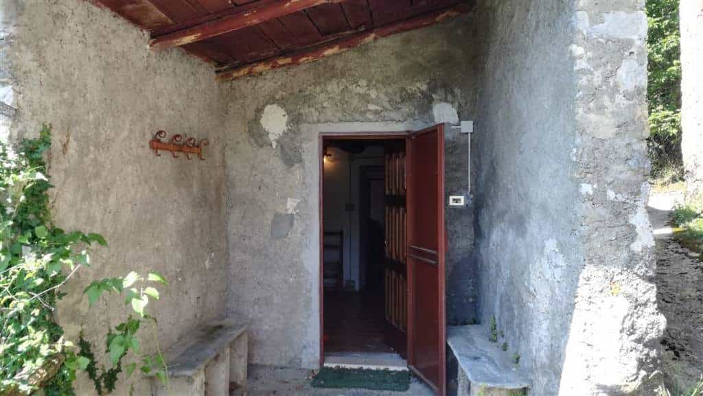 بيت في Fabbriche di Vergemoli, Toscana 10899170
