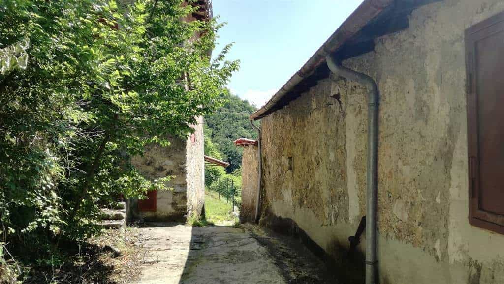 Rumah di Fabbriche di Vergemoli, Toscana 10899170