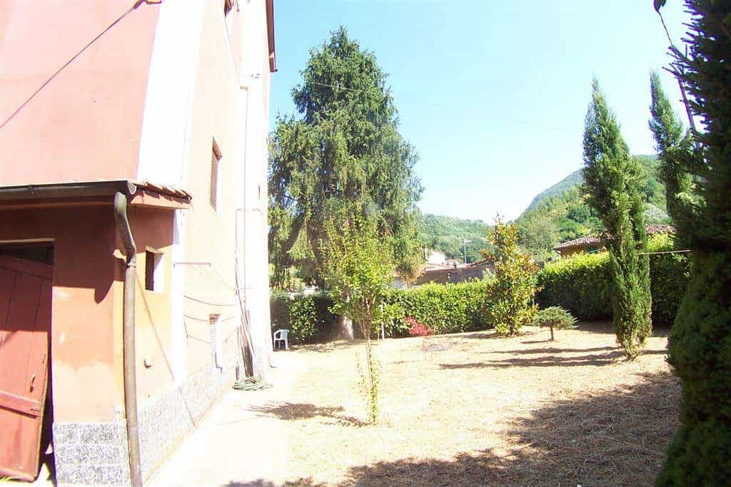Condominium in Gallicano, Toscana 10899173