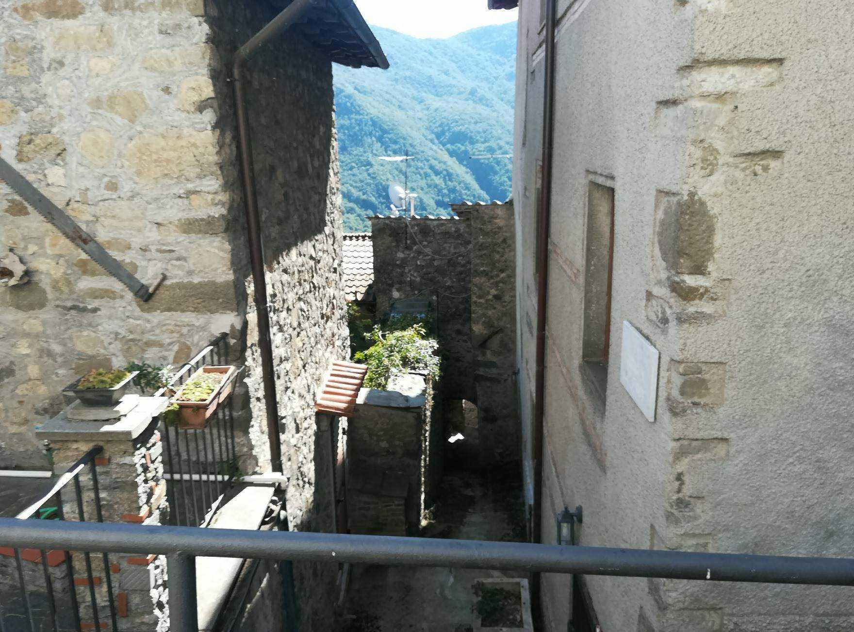 房子 在 Gallicano, Toscana 10899203