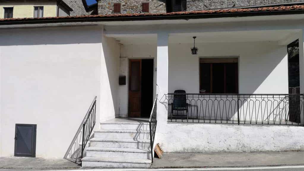 Condominium dans Minucciano, Toscana 10899231